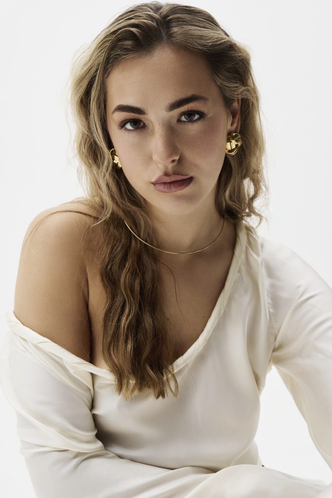 Shania Ritchie, folio image 7