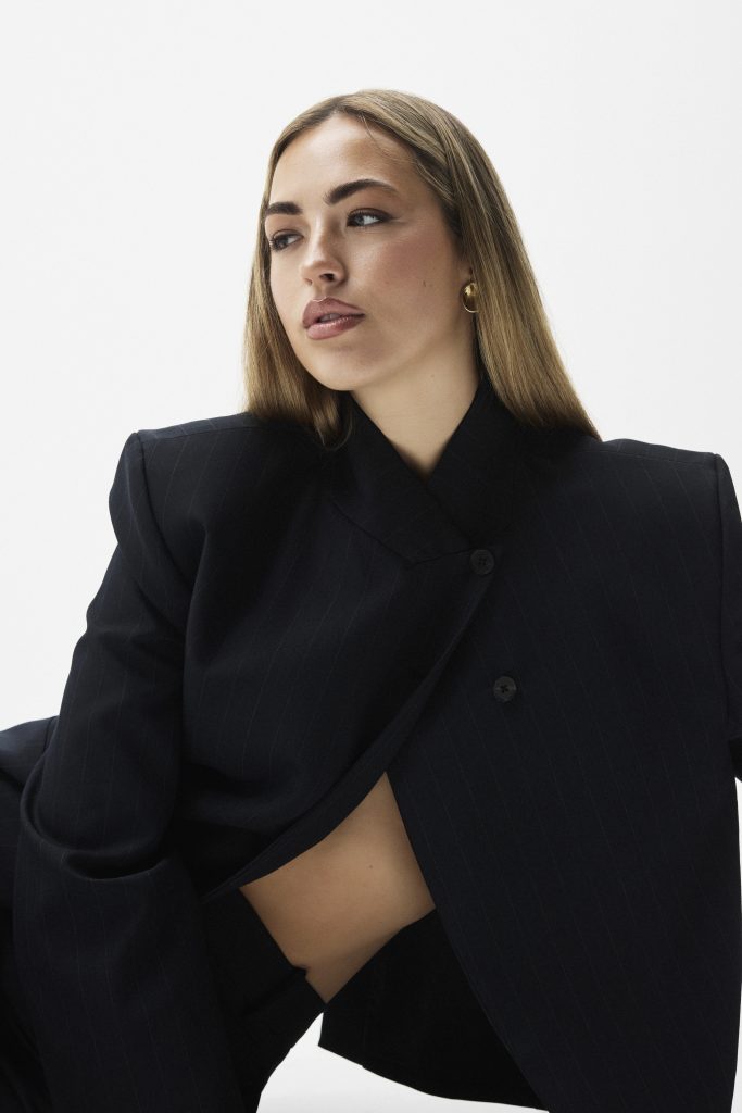 Shania Ritchie, folio image 6