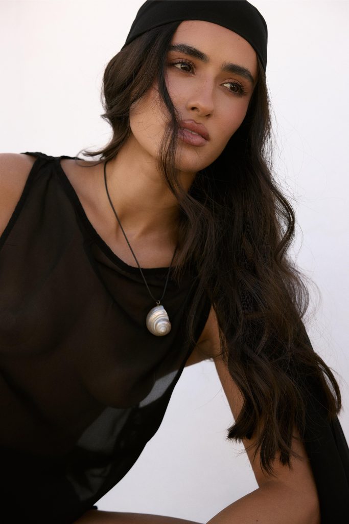 Jessica Lomen, folio image 2